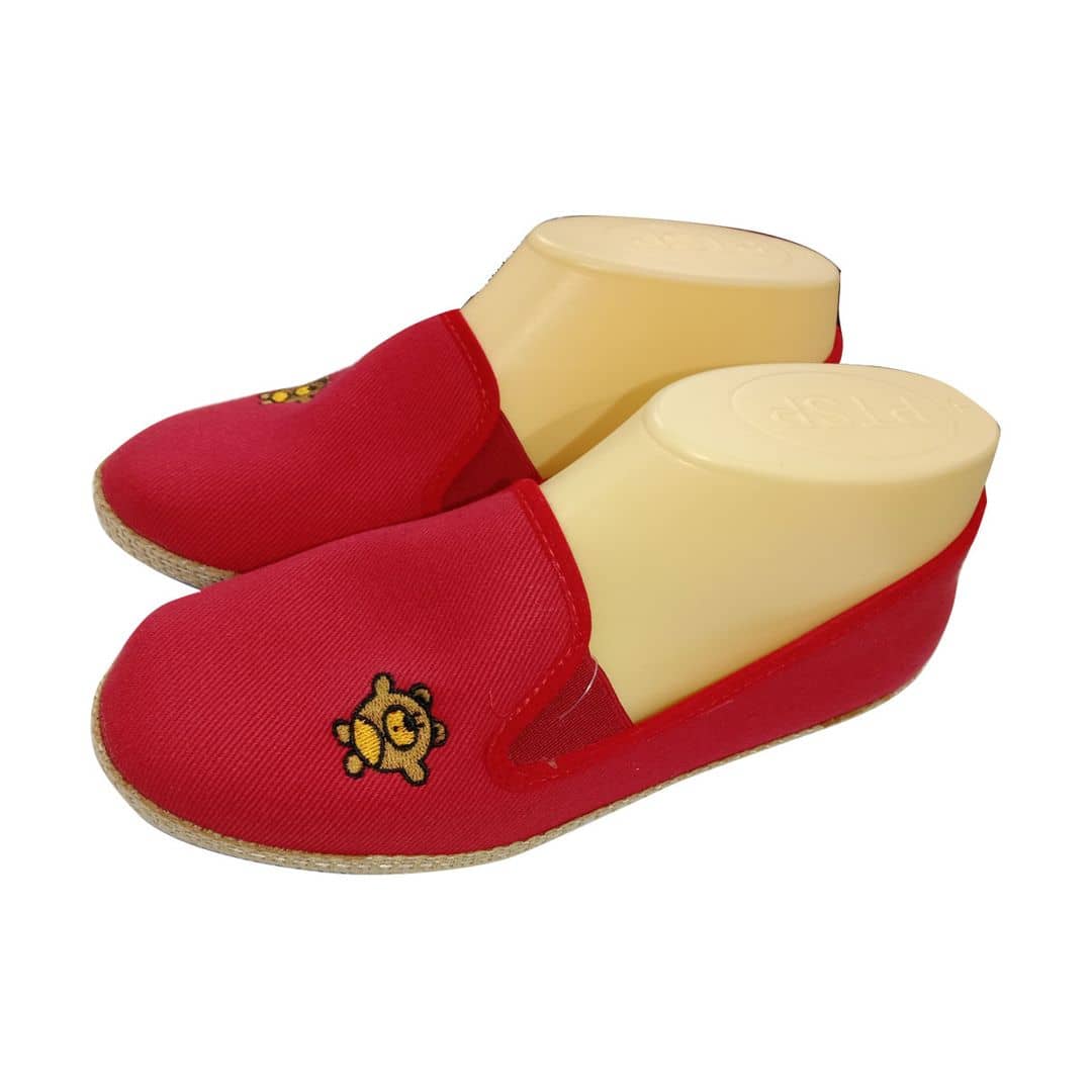 Plain Casual Shoes with Bear Patches (Red)